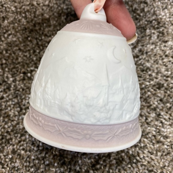 Lladro 1991 Annual Matte Porcelain Christmas Bell Ornament 5803 Nativity Scene - Picture 3 of 6
